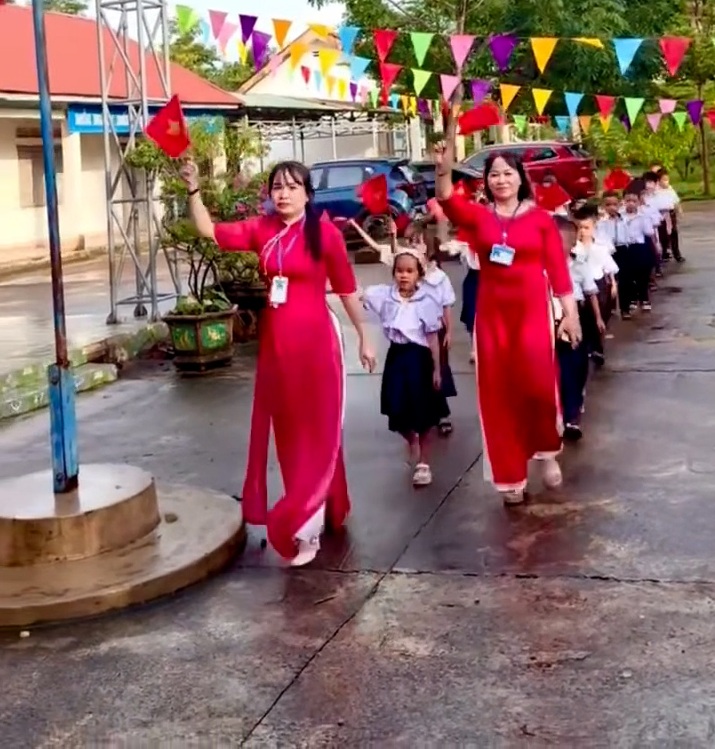 Hoàng Hưng (video-converter.com).mp4.00_00_08_17.Still001